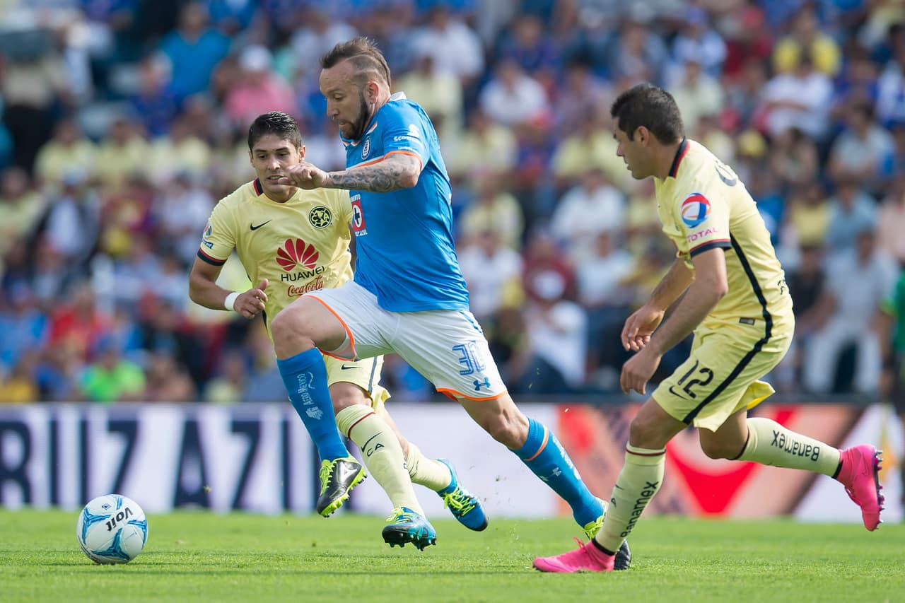 El argentino nacionalizado mexicano es un delantero aguerrido y muy desequilibrante que en cualquier momento puede marcar, pero una de sus debilidades es que suele desaprovechar muchas oportunidades claras de gol frente al arco.