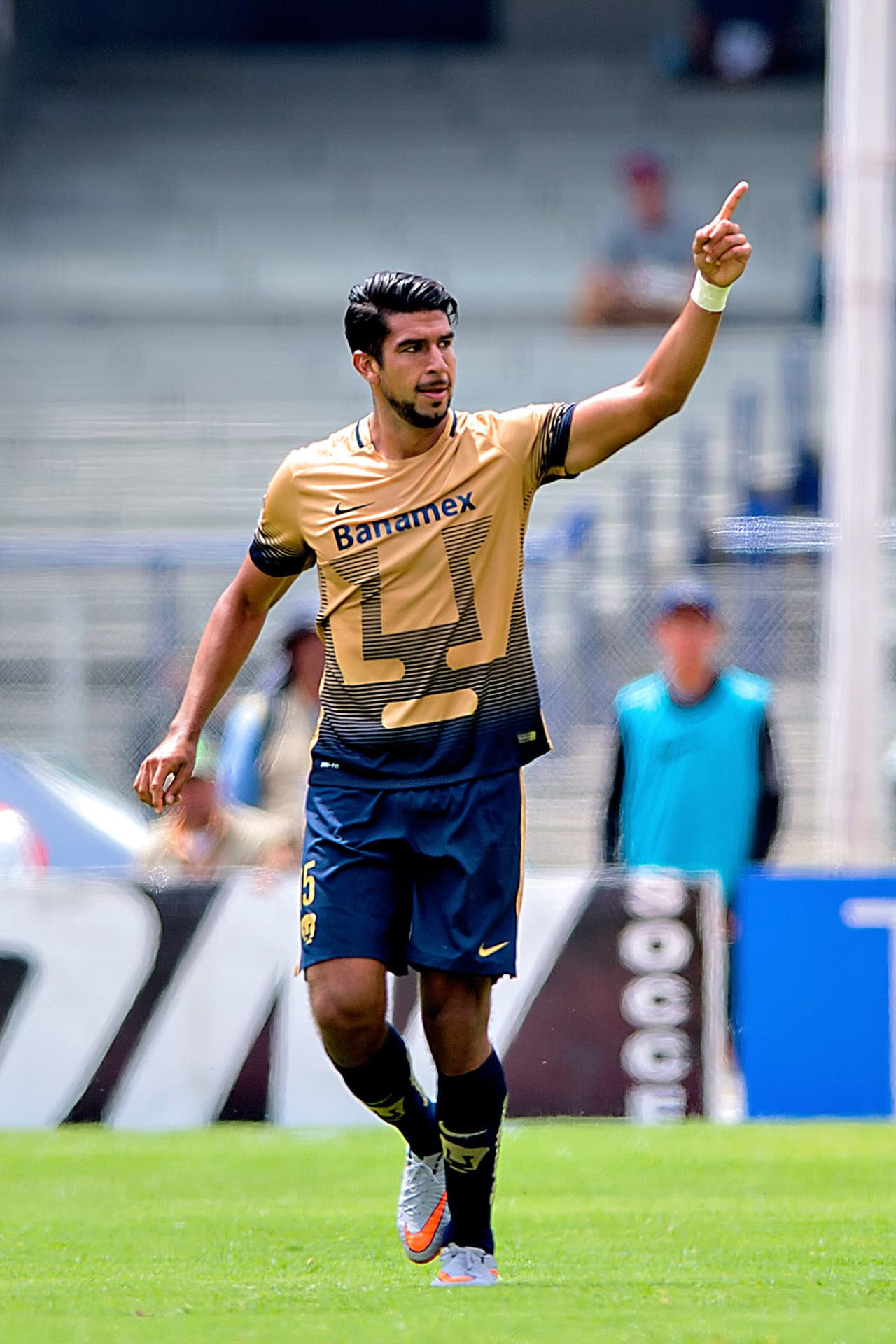 Eduardo Herrera también es uno de los hombres gol de Pumas, el delantero que recientemente marcó el gol 3000 de los universitarios, ha demostrado que está para grandes cosas por su técnica y habilidad frente al arco rival.