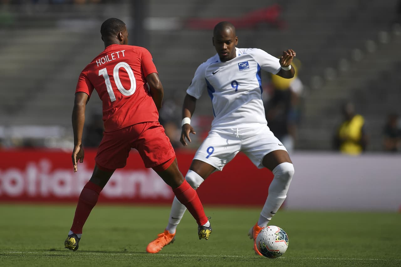 El partido se mostró pausado en los primeros 15 minutos sin tener un claro dominador.