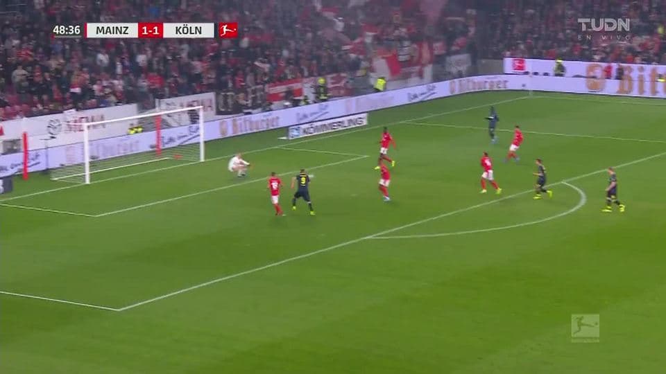 Tiro de esquina para 1. FC Köln