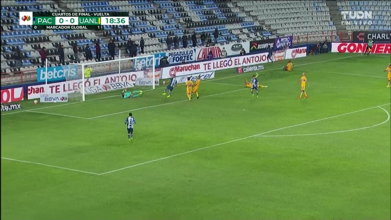 ¡GOL!  anota para Pachuca. Víctor Guzmán