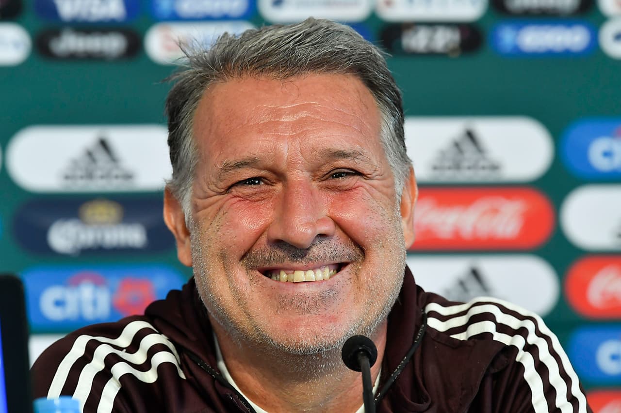Los gestos del argentino Gerardo Martino como nuevo técnico de México en medio de sus primeros entrenamientos muestran su situación en medio de la ilusión, alegría e incluso la expectativa.