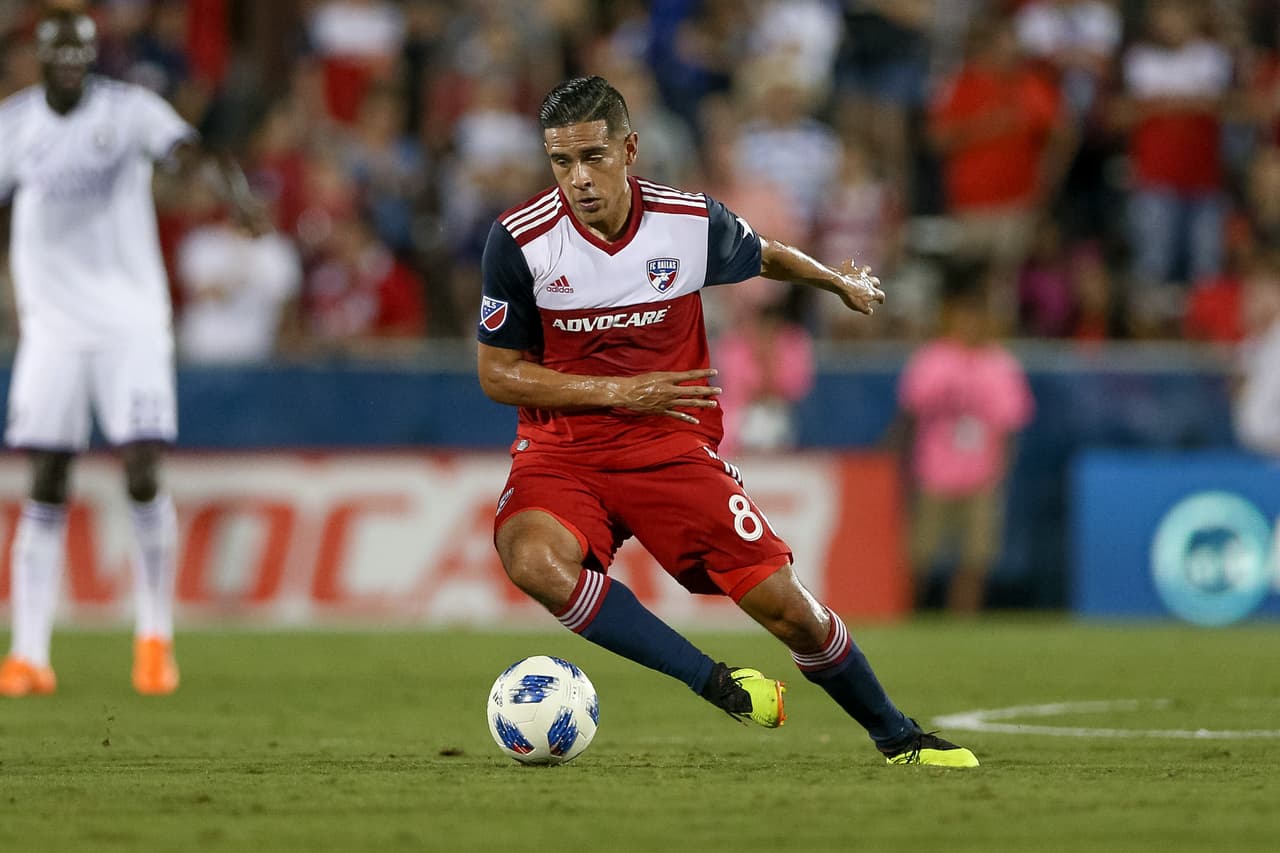 Sin espacio para el debate, Víctor Ulloa es uno de los mejores volantes de toda la MLS. Pese a la caída en la visita a D.C. United, FC Dallas mantiene la primera posición de la Conferencia Oeste. (USA Today Images)