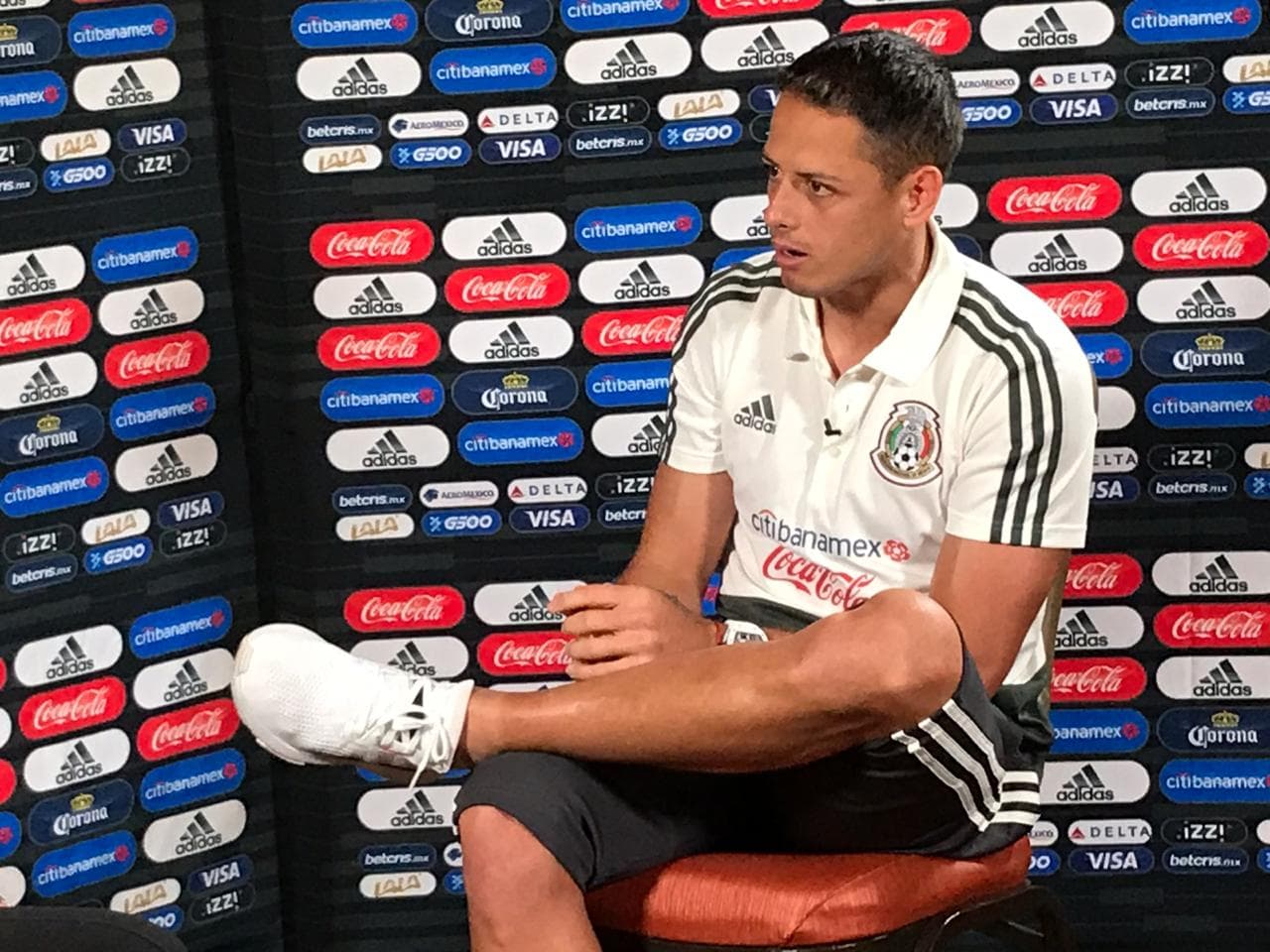 EXCLUSIVA | Chicharito: “No compito con Raúl, estamos para ayudarnos”