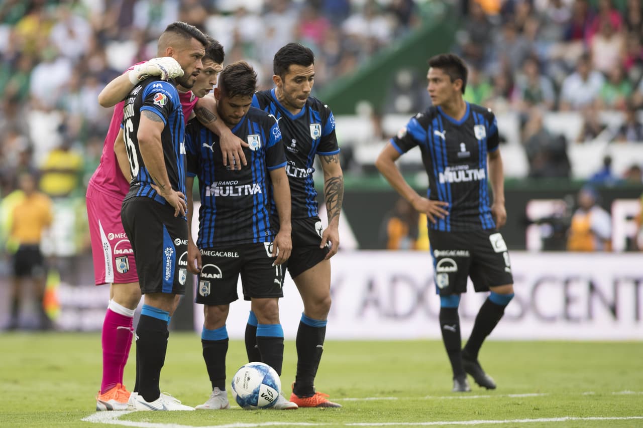 La escuadra comandada por Rafael Puente del Río no encontró el camino y se fue sin marcar ni un gol. recibió dos goles más por parte de Maximiliano Cerato (54') y Luis Montes (90').