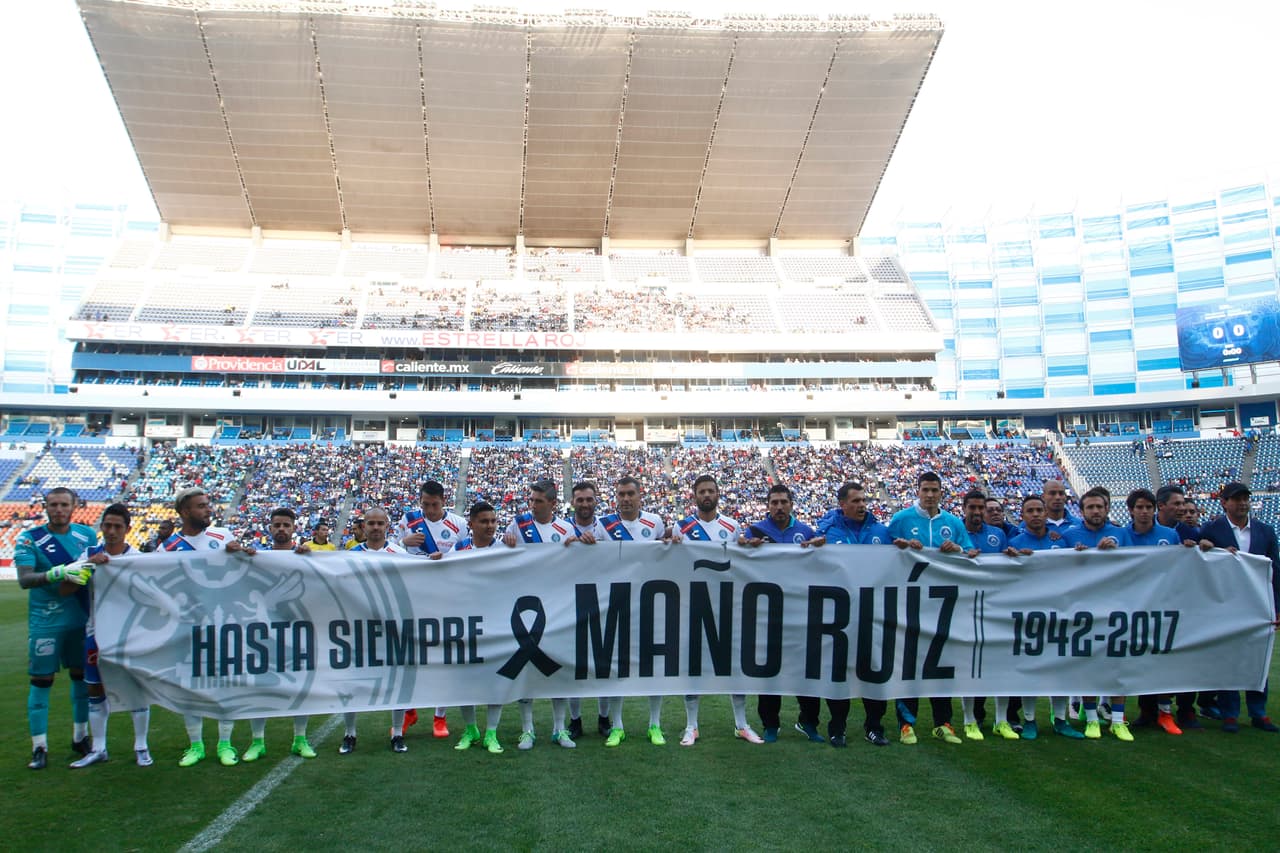 Antes del pertido, los jugadores poblanos recordaron a Anibal #el Maño" Ruiz, recientemente fallecido. DEP