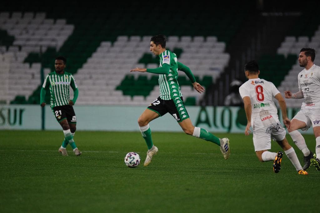 Diego Lainez anotó el tercer gol en el 0-4 del Betis al Antoniano y avanzó de ronda en la Copa del Rey; el mexicano fue titular y jugó los 90 minutos.