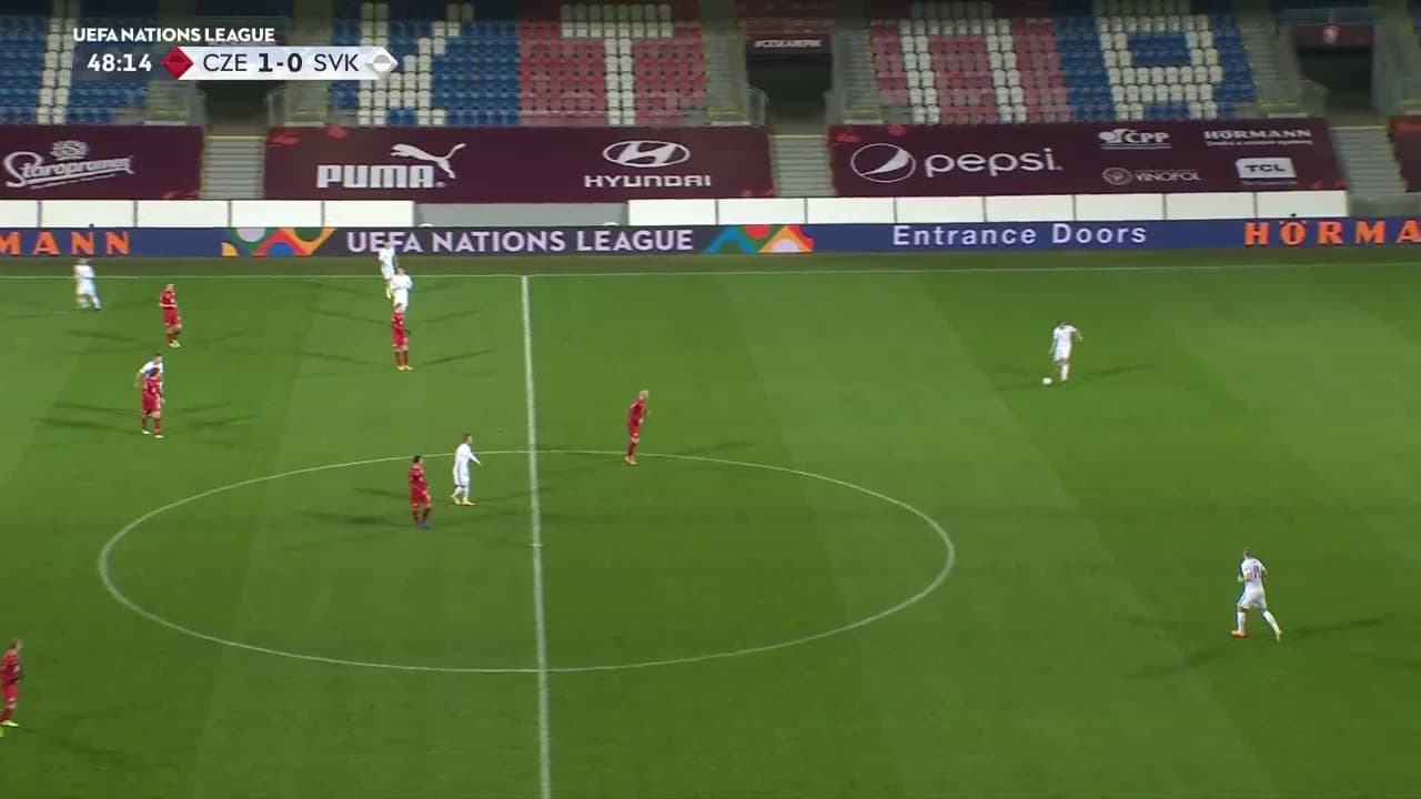 ¡TIRO ATAJADO! disparo por Peter Pekarík.