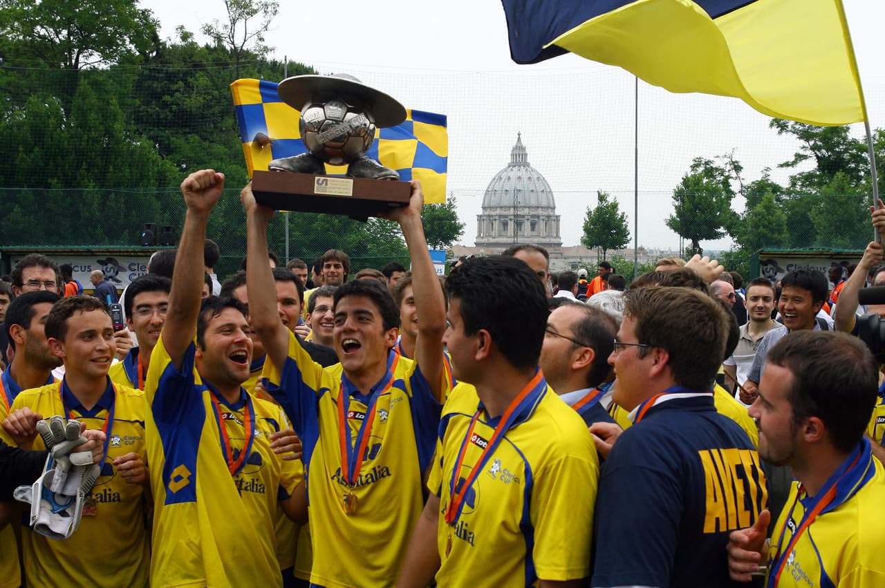 La nacionalidad de los posibles integrantes del equipo es quizá el obstáculo más complejo de vencer, ya que la gran mayoría de los habitantes del Vaticano no cuentan con esa nacionalidad.