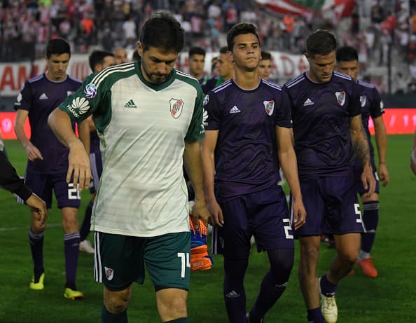 Los aficionados Millonarios tuvieron problemas antes de ingresar al estadio.
