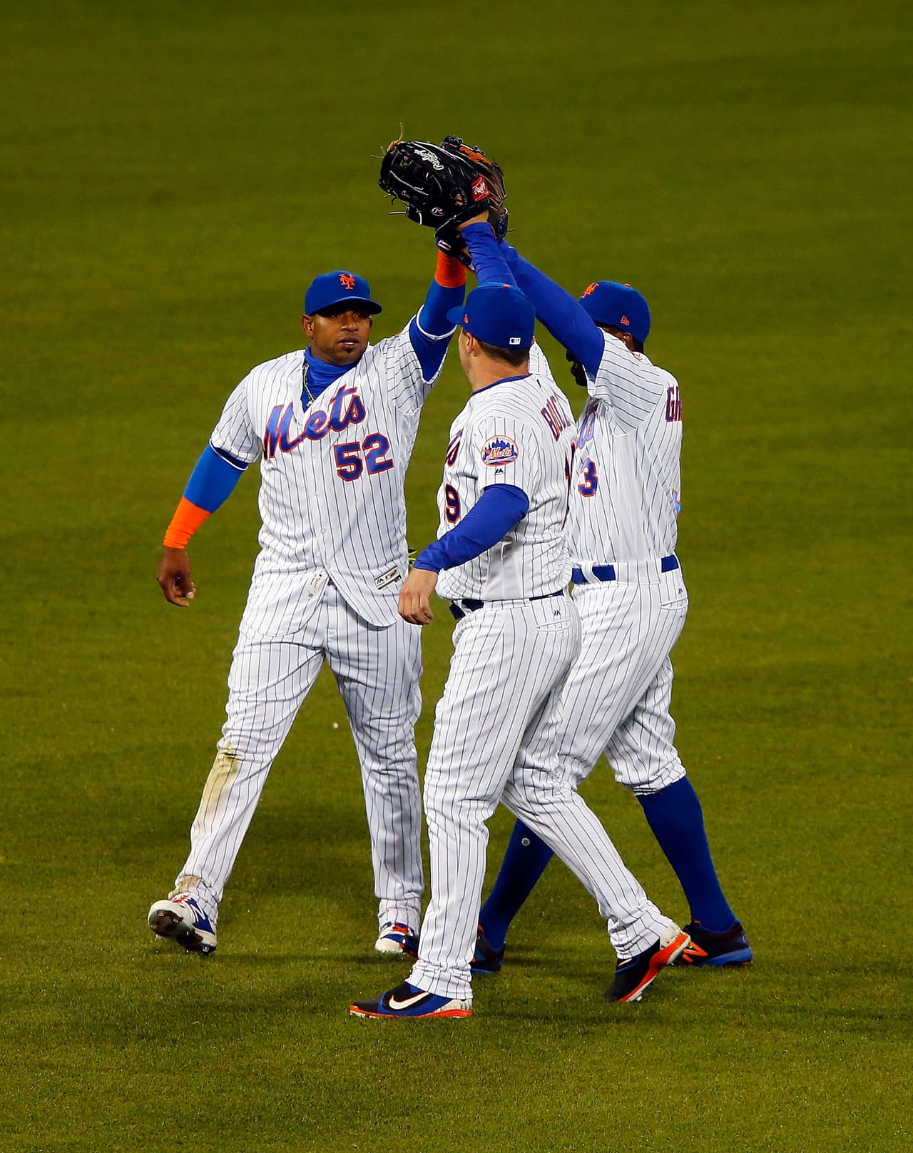 PHI 4 – 5 NYM: Esta victoria pone a los Mets con un récord de 8 victorias por 7 derrotas en la temporada.