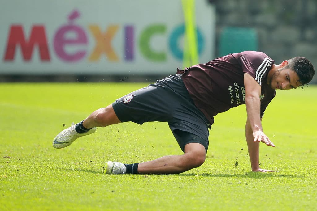 El goleador es ejemplo de trabajo y profesionalismo durante las concentraciones con los nuevos talentos que se proyectan a Europa.