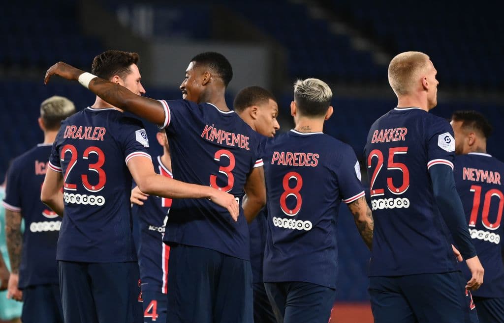 Gana (71’) hizo el quinto con un poco de fortuna; un defensor de los visitantes desviaba el tiro para terminar al fondo del arco.