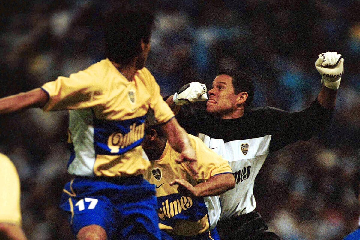 El arquero colombiano Óscar Córdoba (derecha) fue clave para Boca Juniors en los dos partidos que definieron al campeón de la Copa Libertadores 2001.