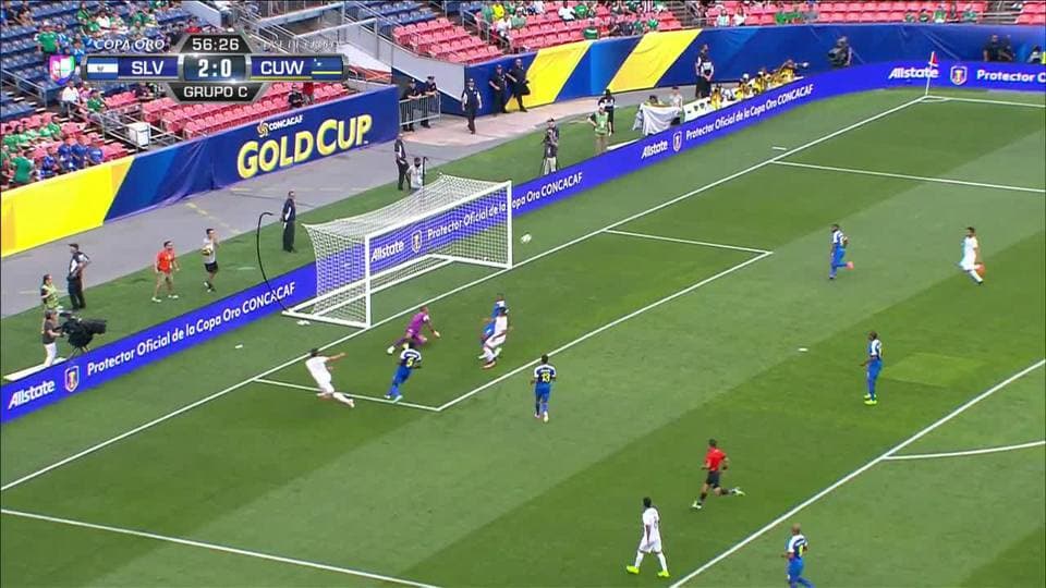 Disparo afuera de Rodolfo Zelaya