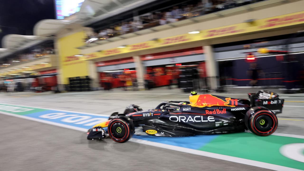 Checo arrancará segundo en el GP de Bahréin, Verstappen logró la 'pole'