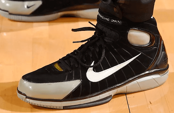 En otro partido en la semana, Tucker se calzó los Nike Zoom Huarache 2K4.