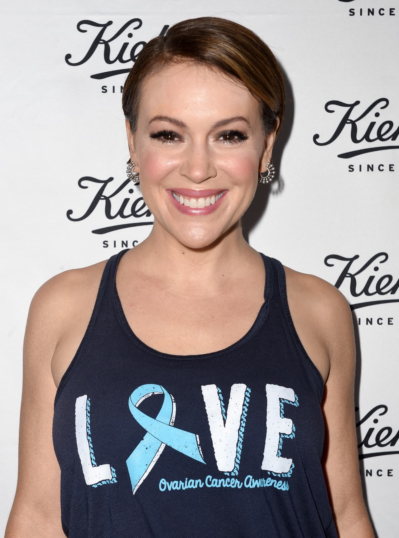 Además de hacerse una carrera en la televisión estadounidense, la hermosa Alyssa Milano tiene una larga historia como seguidora del béisbol e incluso ha tenido romances con deportistas.