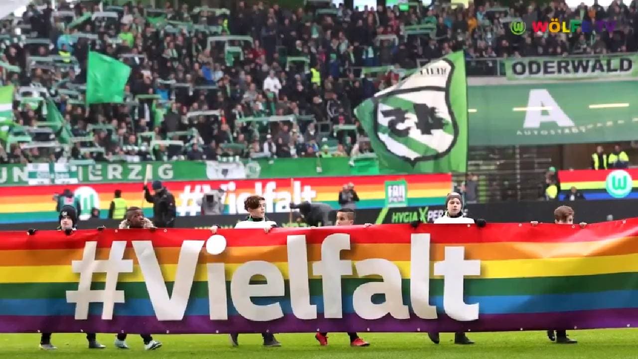 Con el lema “Por la diversidad, en contra de la exclusión” lanzaron la campaña para promocionar el espectacular jersey conmemorativo.