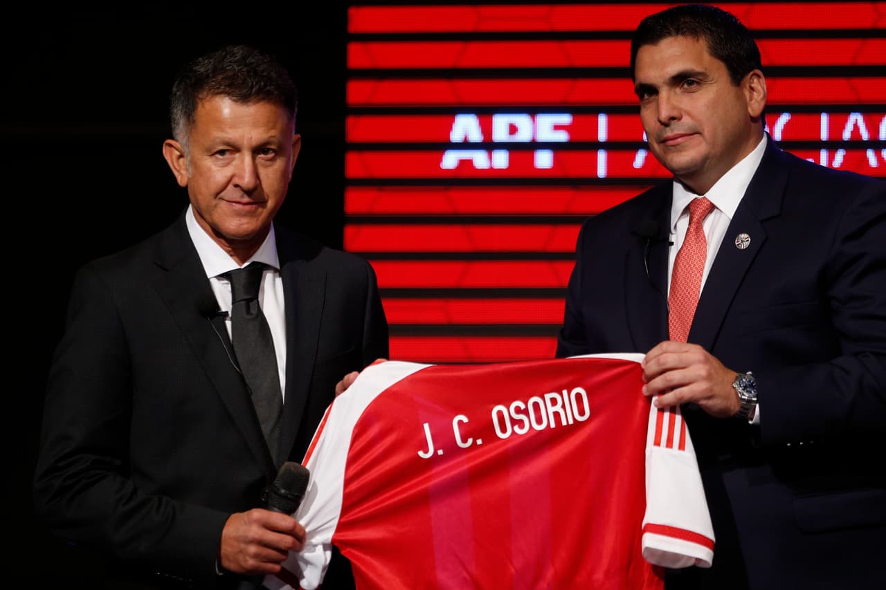 Osorio fue presentado como seleccionador de Paraguay, país ausente en los últimos dos mundiales pero con buen paso en Francia 1998 y en Sudáfrica 2010, entre otros.
