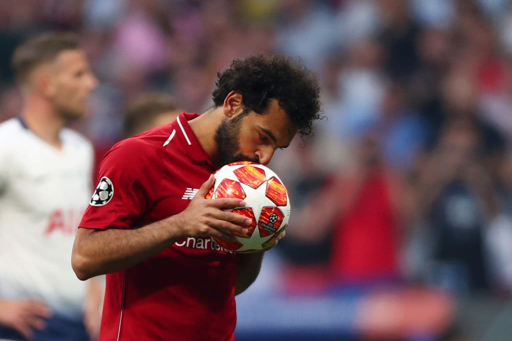 Después de una acción polémica, Mohamed Salah tuvo a los dos minutos la oportunidad de abrir el marcador con un tiro penal.