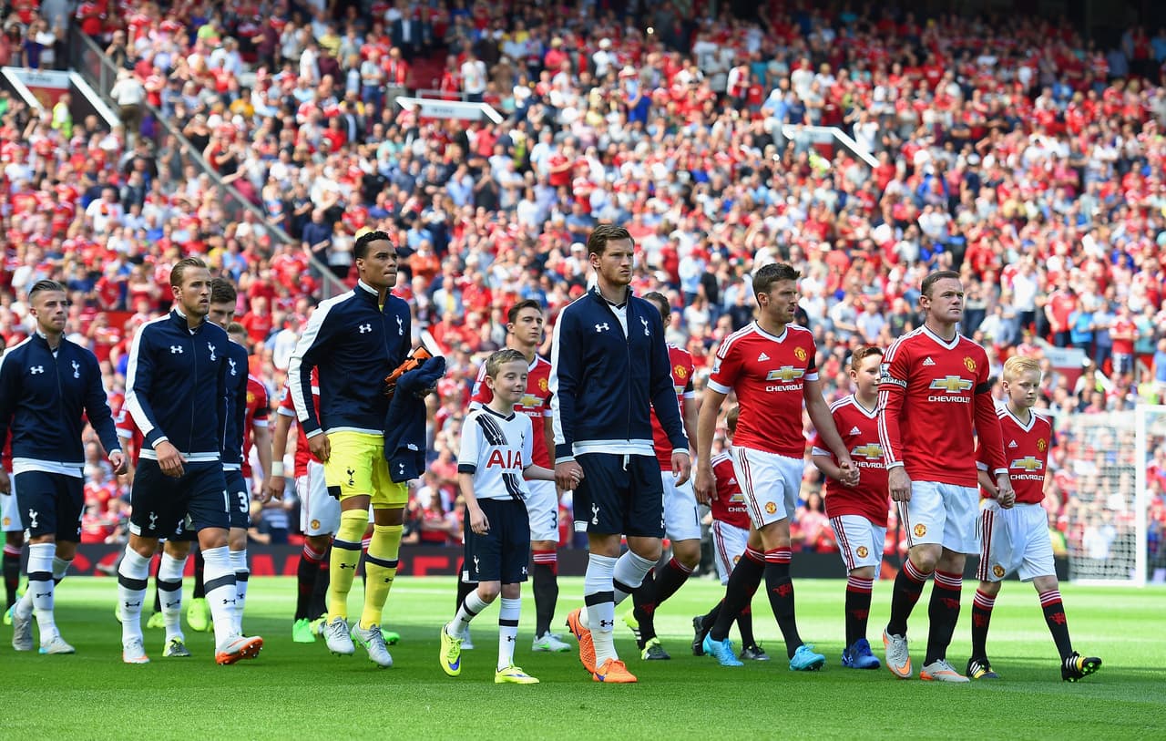 Este sábado comenzó una temporada más de la espectacular Premier League en su edición 2015/2016 con el choque entre Manchester United y Tottenham Hotspur en la cancha de Old Trafford.