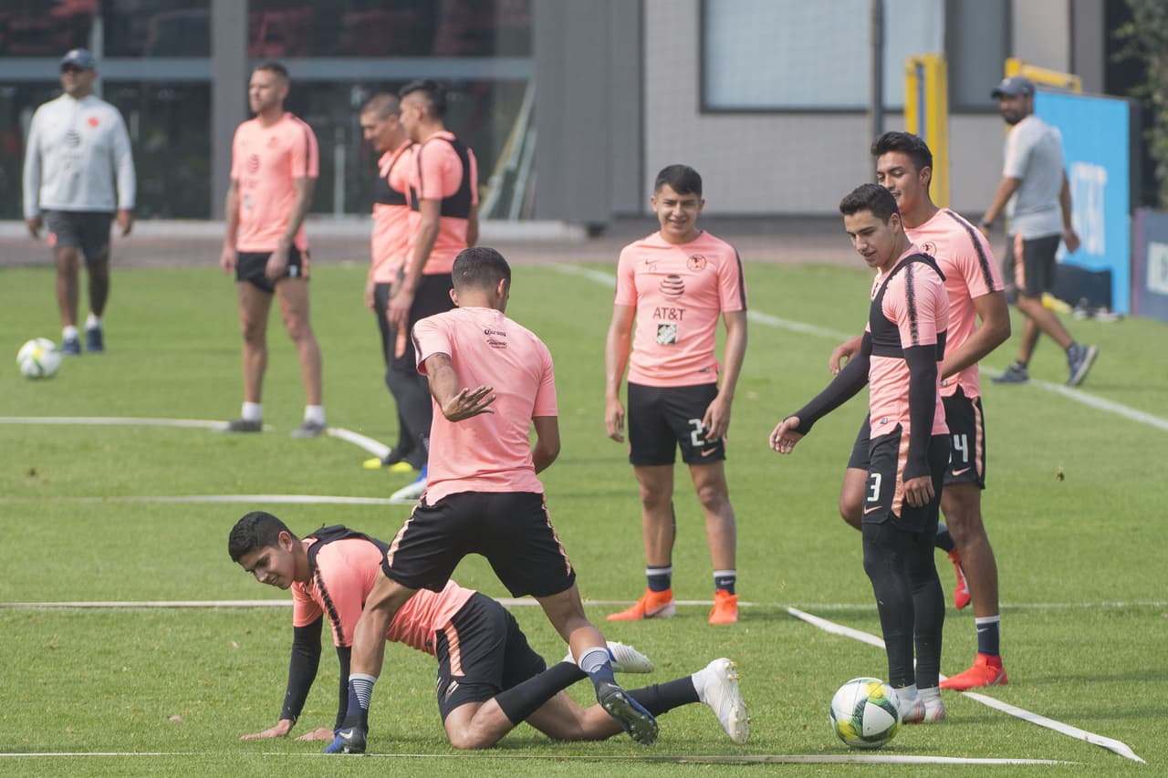 El entrenamiento de América en Coapa estuvo marcado por la tranquilidad del cupo en Liguilla pero por la exigencia de ganar contra Veracruz para mejorar lugares para los Cuartos de Final del Clausura 2019.
