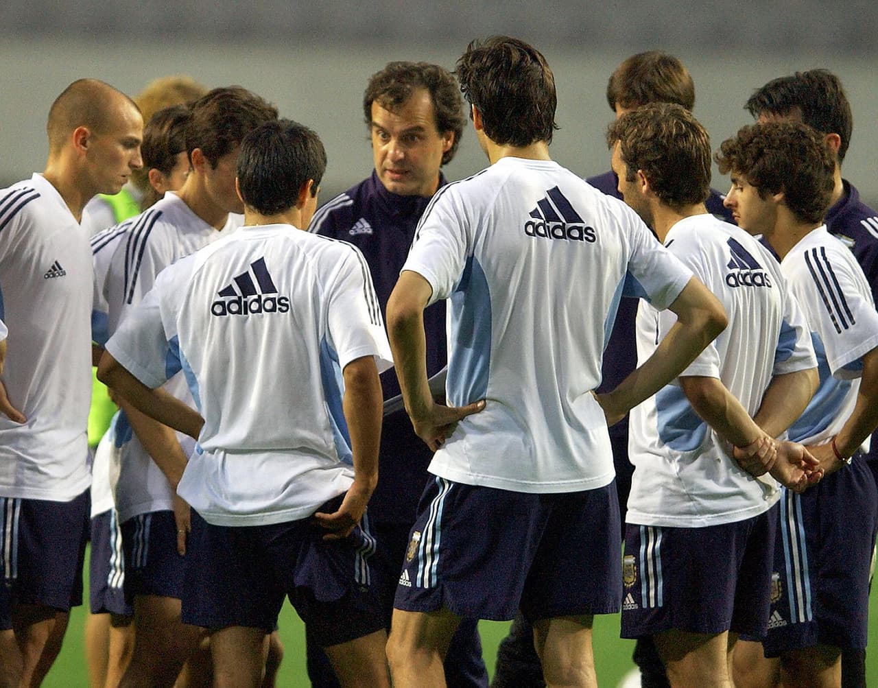 La filosofía de Marcelo Bielsa parte de la premisa básica de que un equipo, como colectivo, es más que cualquier individualidad.