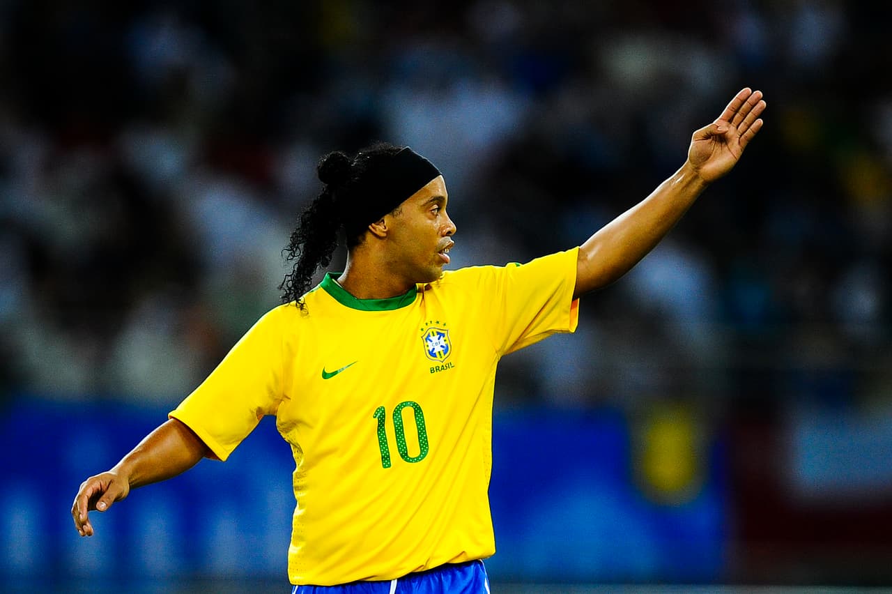 <b>10. </b>Después de Xuxa, la gran afición que tuvo 'Dinho' fue jugar videojuegos y su favorito fue la zaga de FIFA. Siempe juega con Brasil y se ponía de titular, cuando aún salía.