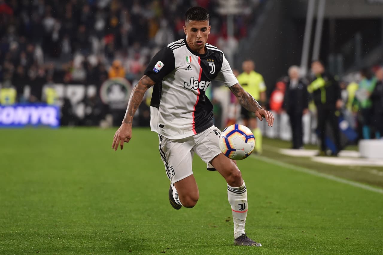 Manchester City insiste en poder conseguir la ficha de Joao Cancelo. Se dice en Italia que la Juventus podría dejarlo salir por no menos de 60 millones de dólares.