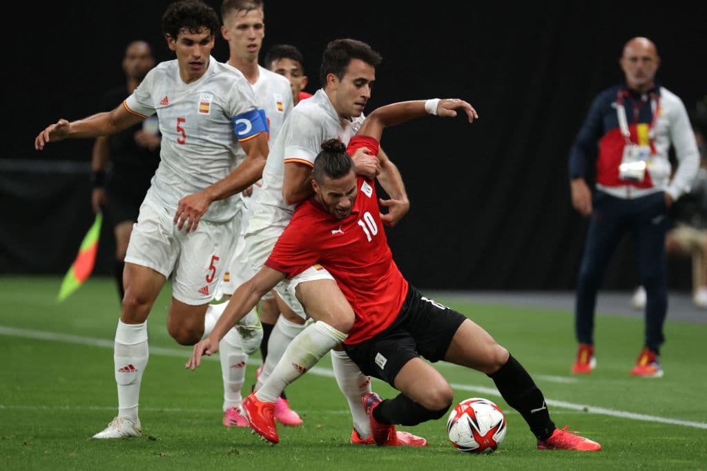 España tuvo un debut inesperado, pues empató ante Egipto 0-0 en el Domo de Sapporo. A pesar de contar con seis jugadores que participaron en la Euro 2020, no pudo obtener el triunfo en su primer partido.