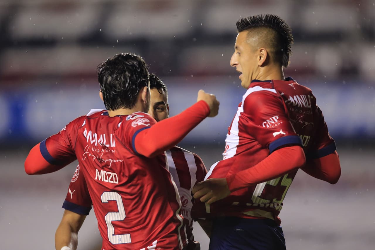 Chivas sigue sin ganar en el Apertura 2022 pese a los goles de Pérez-Bouquet y Alexis Vega, suma 4 empates y dejó ir una gran oportunidad para salir del irregular bache, mientras que los Gallos Blancos tampoco lograron salir del fondo de la tabla general.