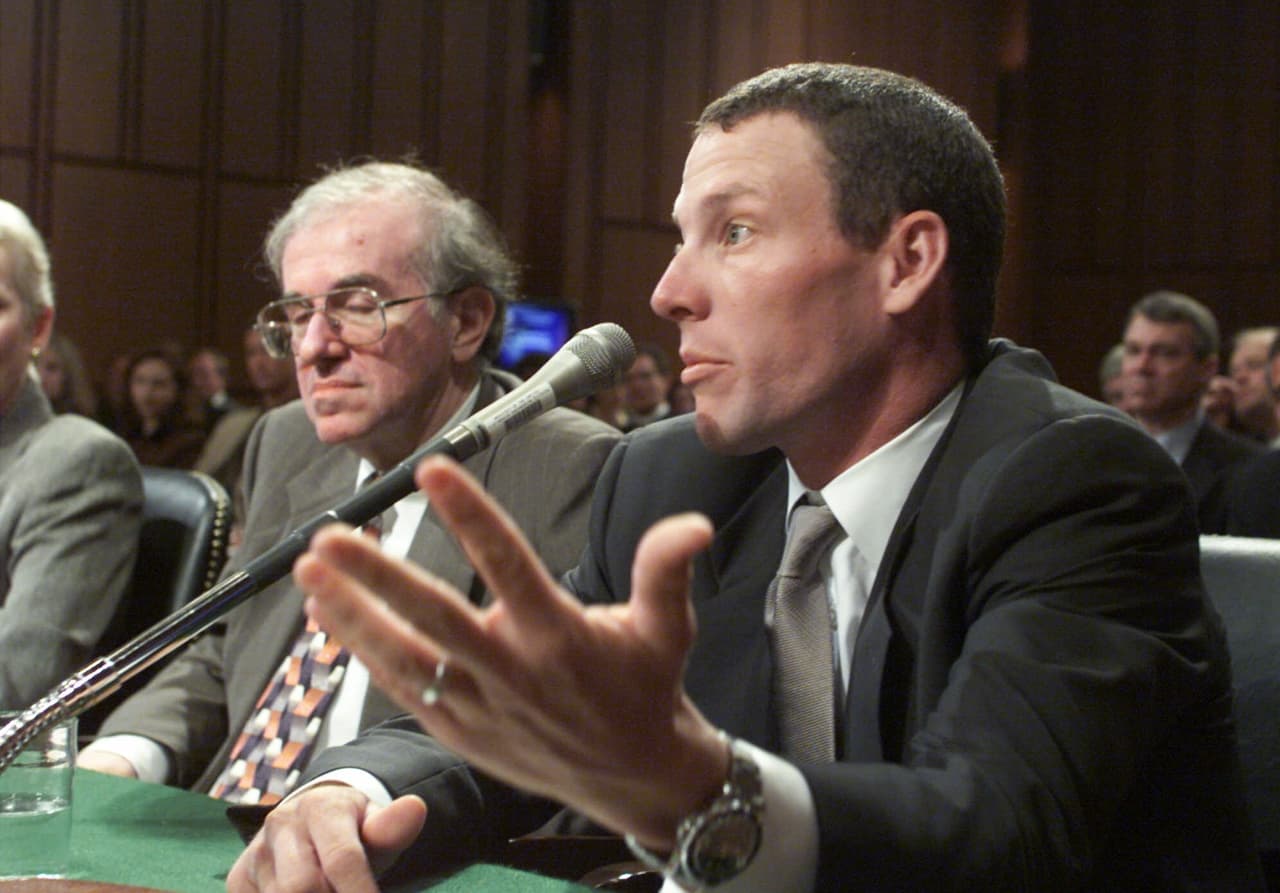 Armstrong se convirtió en la voz del testimonio de cómo se puede superar el cáncer y salir adelante con el deporte, dejando atrás ese mal.