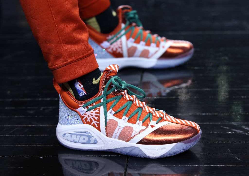 Los jugadores de la NBA juegan con tenis que han marcado una tendencia en la moda, disfruta los diseños más llamativos.