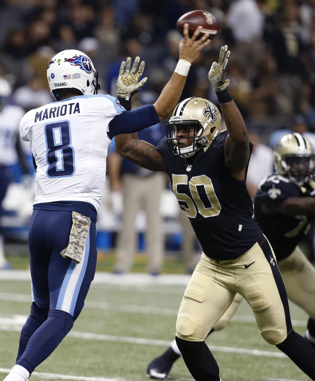 Apenas es el segundo jugador en la historia de la NFL en pasar al menos 350 yardas con cuatro TDs sin intercepción, incluyendo un pase del gane en tiempo extra (Daunte Culpepper de Minnesota en el 2004 vs. Houston).