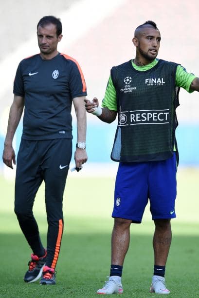 El seleccionado chileno es un jugador multifuncional que lo mismo puede aparecer por una banda, retrasándose 40 metros para recuperar la pelota o en tres cuartos de cancha en labores de ‘10’ para rematar al arco o servir a los delanteros de la Vecchia Signora.