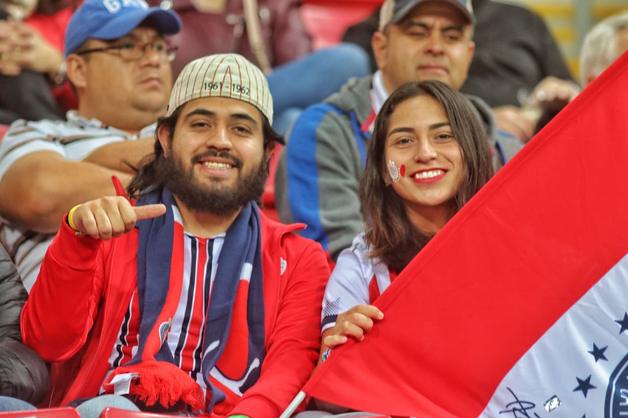 Los fanáticos de Chivas de Guadalajara listos para el inicio del Clausura 2019 contra Xolos de Tijuana en el Estadio Akron.