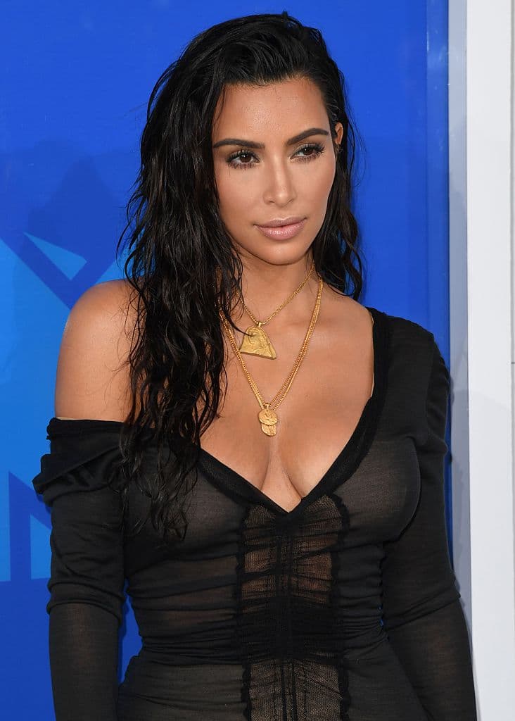 La estrella de TV y emprendedora tuiteó el lunes que había aprobado el examen de estudiantes de derecho de primer año de California.