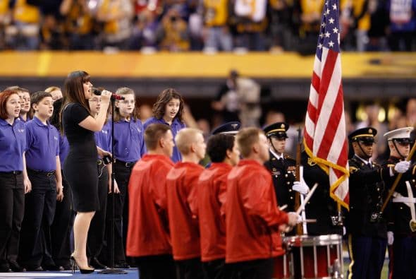 Llegó el turno de rendir honores a la bandera estadounidense.