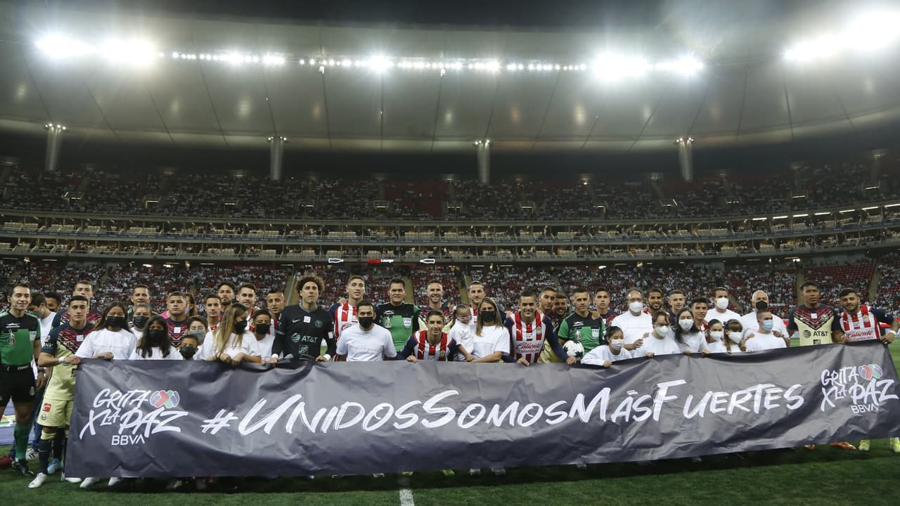 Chivas y América, las dos mayores rivalidades, se funden en un abrazo