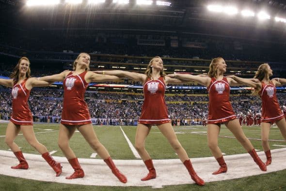 Las cheerleaders de la Universidad de Indiana dieron un pequeño espectáculo antes del partido.