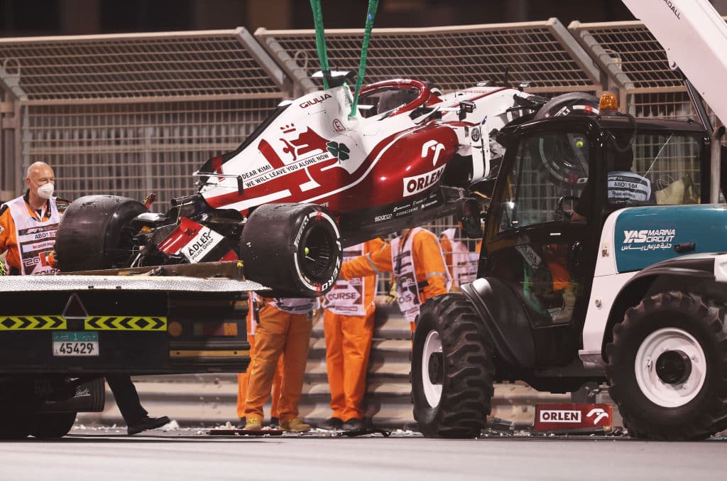 Luego de que en la Práctica Libre 1 Max Verstappen pudo superar a Lewis Hamilton, el piloto británico tuvo su revancha en la segunda sesión y con un tiempo de 1:23.691 fue amplio dominador. Por su parte el mexicano Sergio Pérezterminó en la quinta posición aunque tuvo que venir de atrás pues se ubicó en la posición 14 on el compuesto medio y su rendimento no fue el esperado.