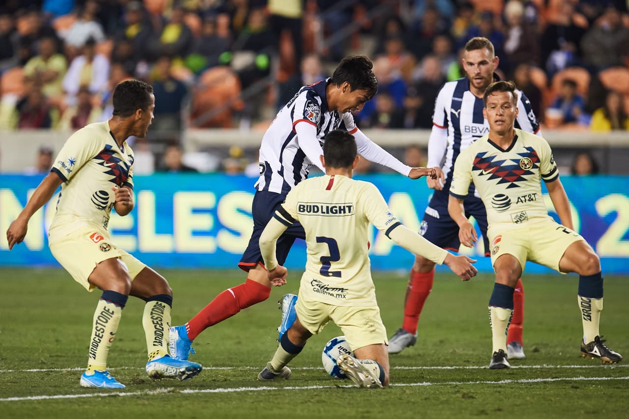 Salvador Cabañas recibió un reconocimiento durante el encuentro pero no fue noche redonda por la derrota de las Águilas ante Monterrey.