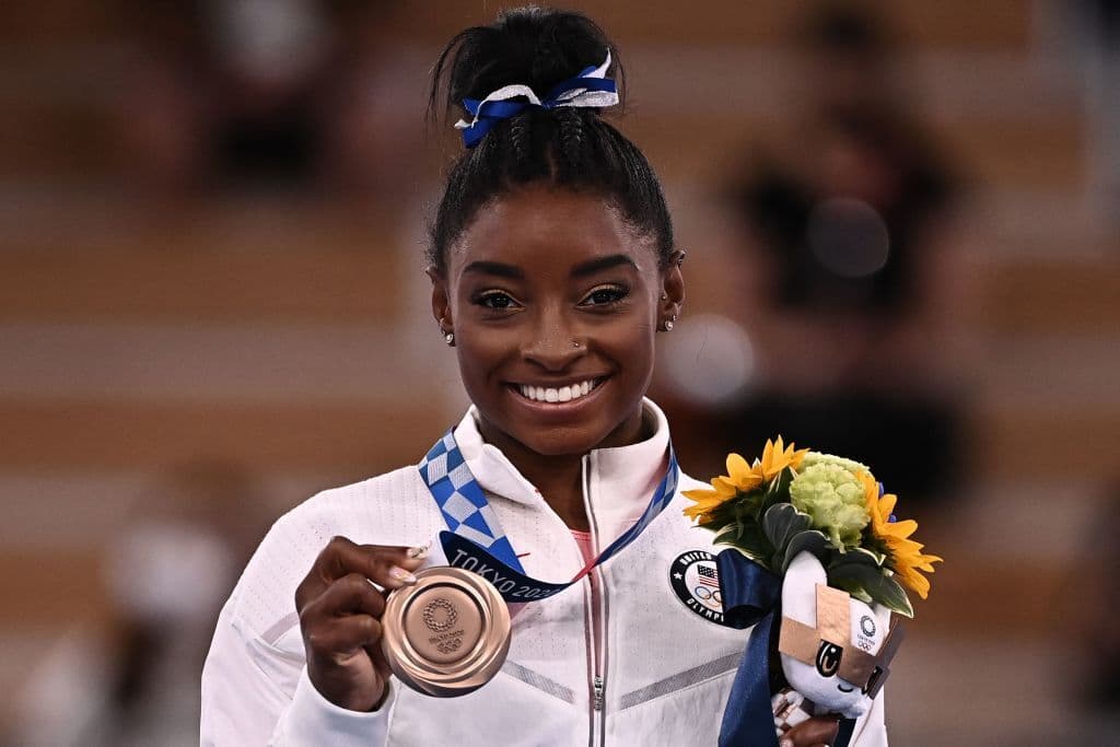 Simone Biles gana medalla de bronce en barra de equilibrio en Tokyo 2020