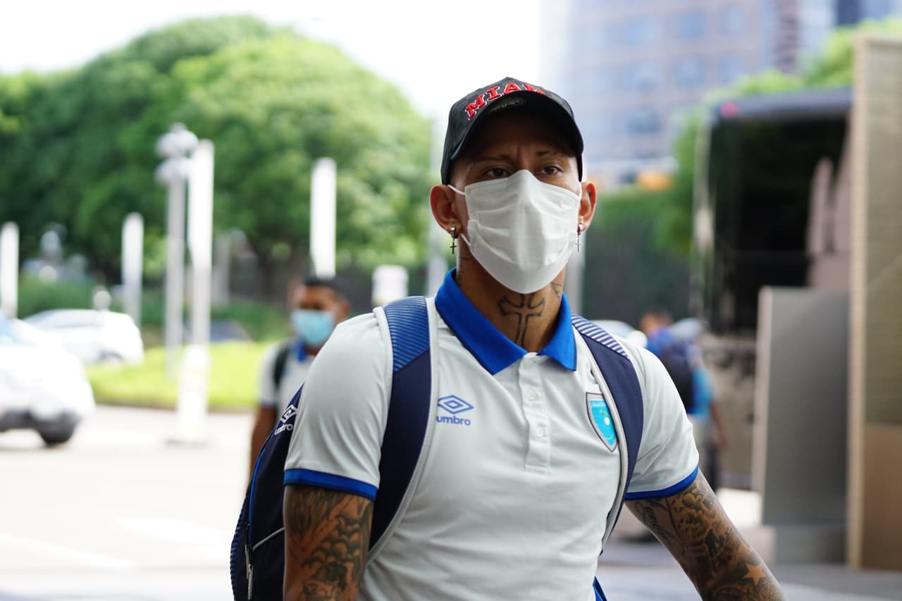 Tras el sorpresivo abandonó de Curazao por contagios de coronavirus, el combinado de Guatemala ya está en Dallas para jugar este domingo ante El Salvador por el Grupo A de la Copa Oro 2021.