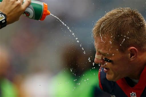 Disfruta algunas de las mejores tomas fuera y dentro de los emparrillados del ala defensiva de los Houston Texans.