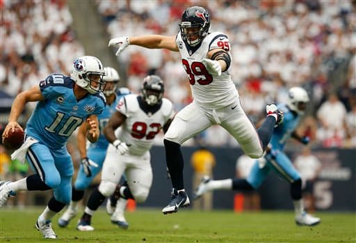 Disfruta algunas de las mejores tomas fuera y dentro de los emparrillados del ala defensiva de los Houston Texans.