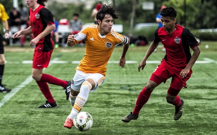 Christian Lucatero (19) el de menos edad en el nuevo Houston Dynamo, equipo dirigido por Wilmer Cabrera