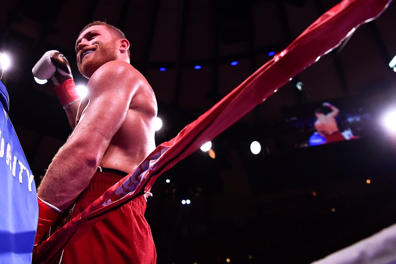 Nueva York, Estados Unidos de Norteamerica, 15 de septiembre de 2018. Sául "Canelo" Alvárez y Rocky Fielding, durante la pelea por el Título Mundial de Peso Medio de la WBA, realizada en el Madison Square Garden. Foto: Imago7/Etzel Espinosa
