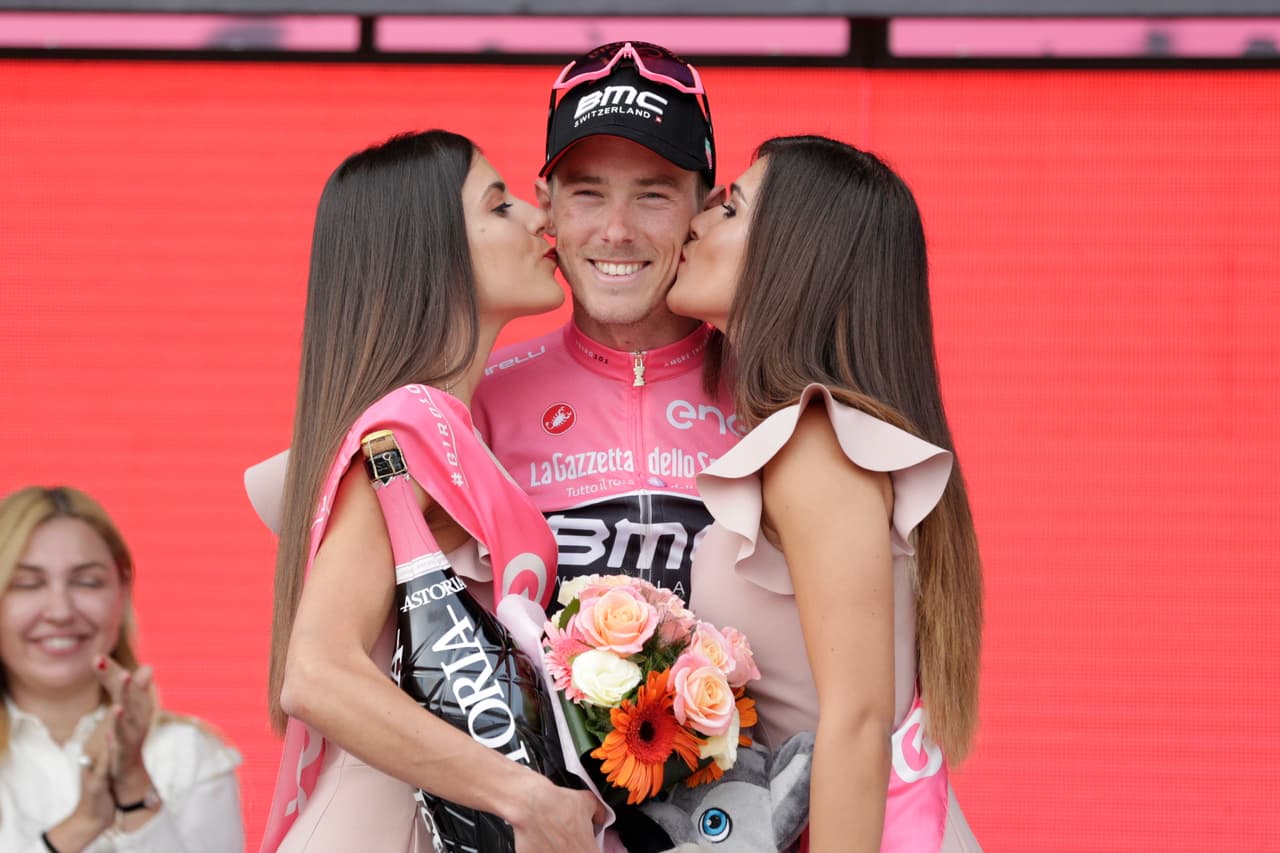 El australiano Rohan Dennis (foto) se puso como líder en la clasificación general tras la segunda etapa en la que se impuso el italiano Elia Viviani, que quedó como el líder en la tabla de puntos.